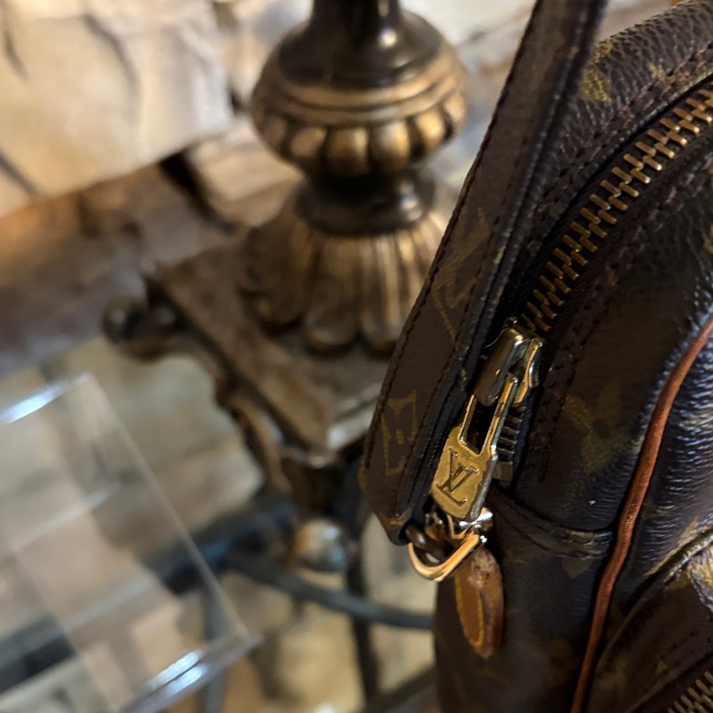 Louis Vuitton Monogram Crossbody Amazon Bag - Picture 5 of 12
